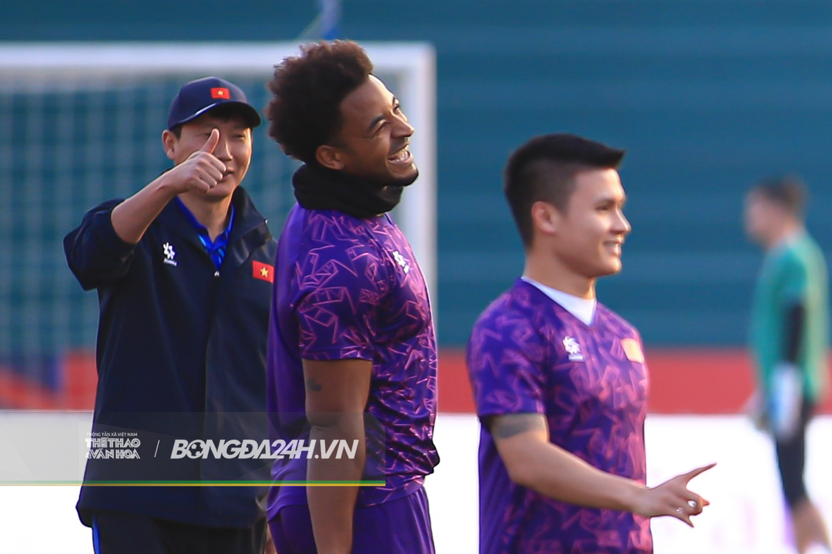 Xuân Son mang đồ đặc biệt trước màn tái đấu Singapore 8