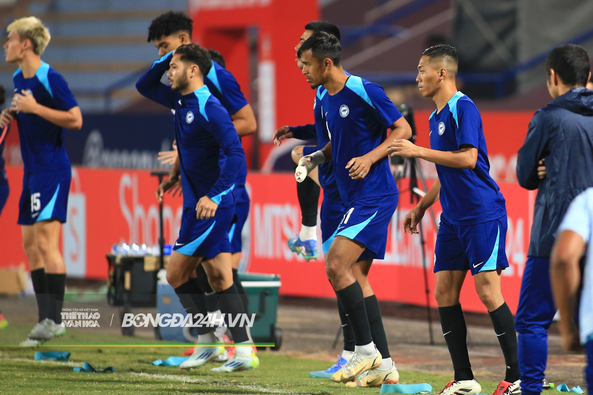 Cầu thủ Singapore gãy tay sau khi va chạm với Xuân Son 4 Cầu thủ Singapore gãy tay sau khi va chạm với Xuân Son 4