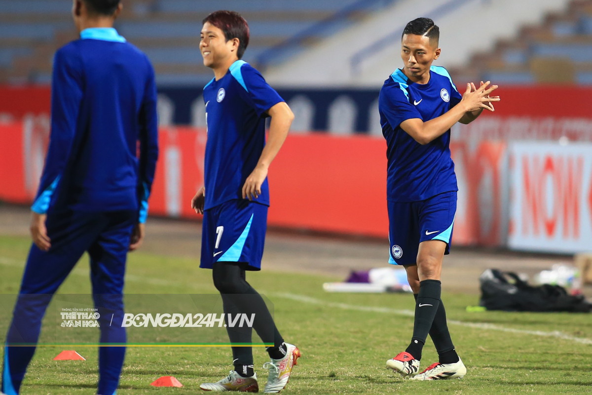 Cầu thủ Singapore gãy tay sau khi va chạm với Xuân Son 8 Cầu thủ Singapore gãy tay sau khi va chạm với Xuân Son 8