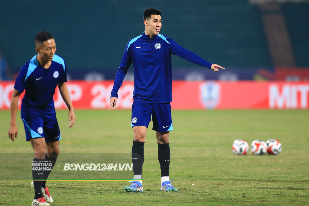 Cầu thủ Singapore gãy tay sau khi va chạm với Xuân Son 9 Cầu thủ Singapore gãy tay sau khi va chạm với Xuân Son 9