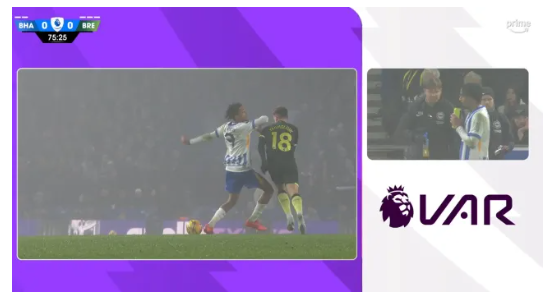 HLV Brentford tức giận khi Joao Pedro thoát thẻ đỏ 1