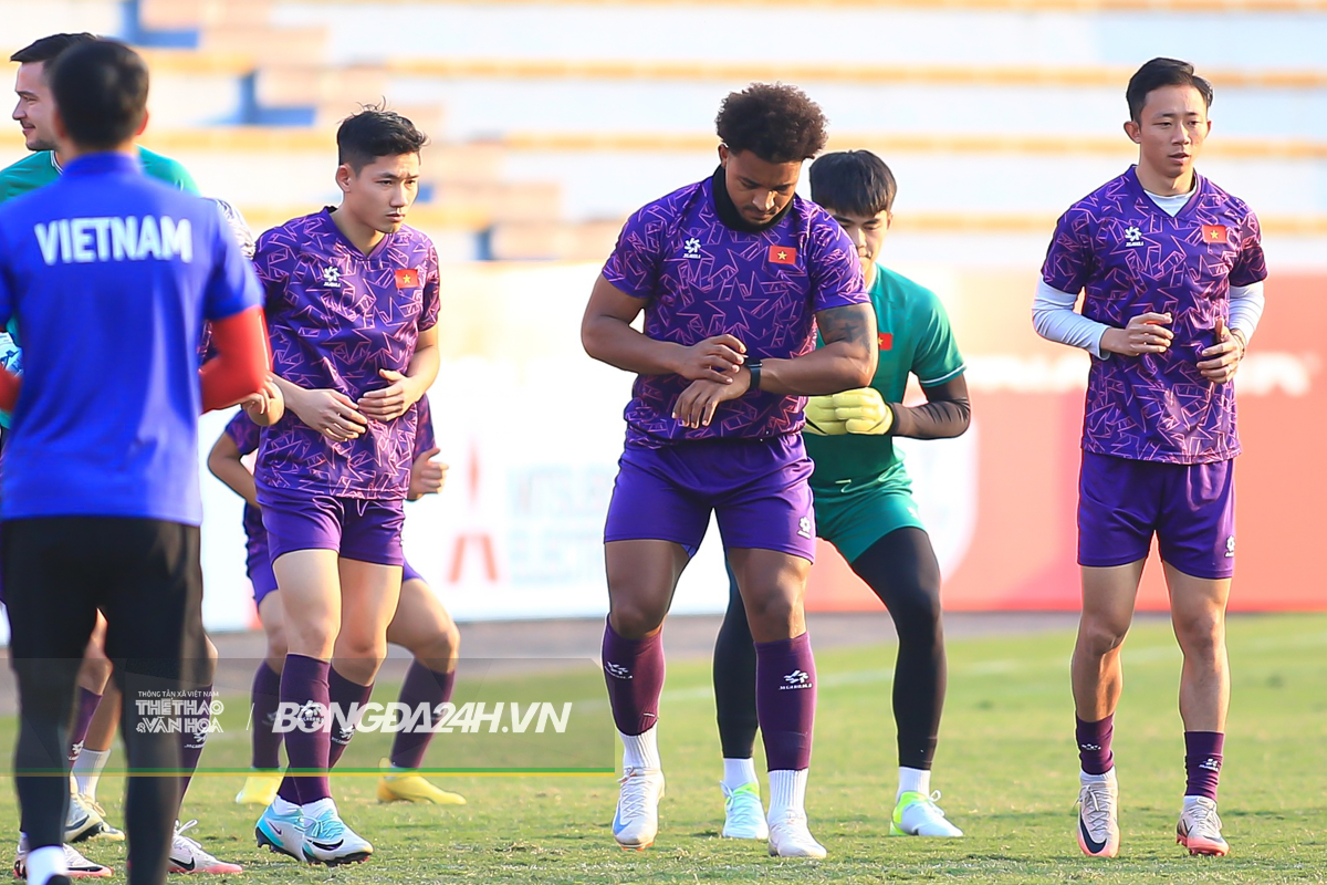 Xuân Son mang đồ đặc biệt trước màn tái đấu Singapore 1