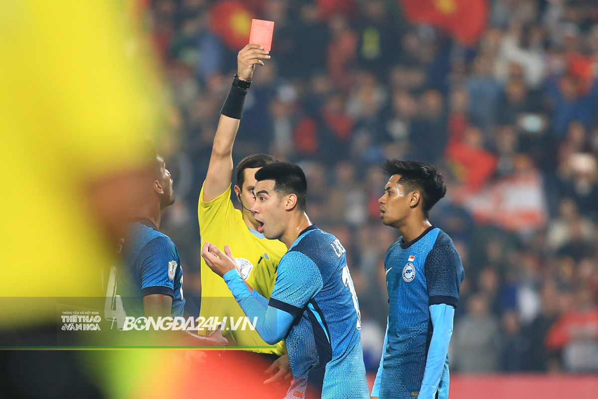 Xuân Son gặp sự cố trước khi ghi bàn cho tuyển Việt Nam 2