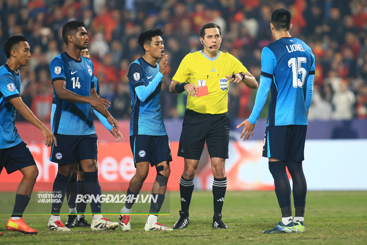 Xuân Son gặp sự cố trước khi ghi bàn cho tuyển Việt Nam 3