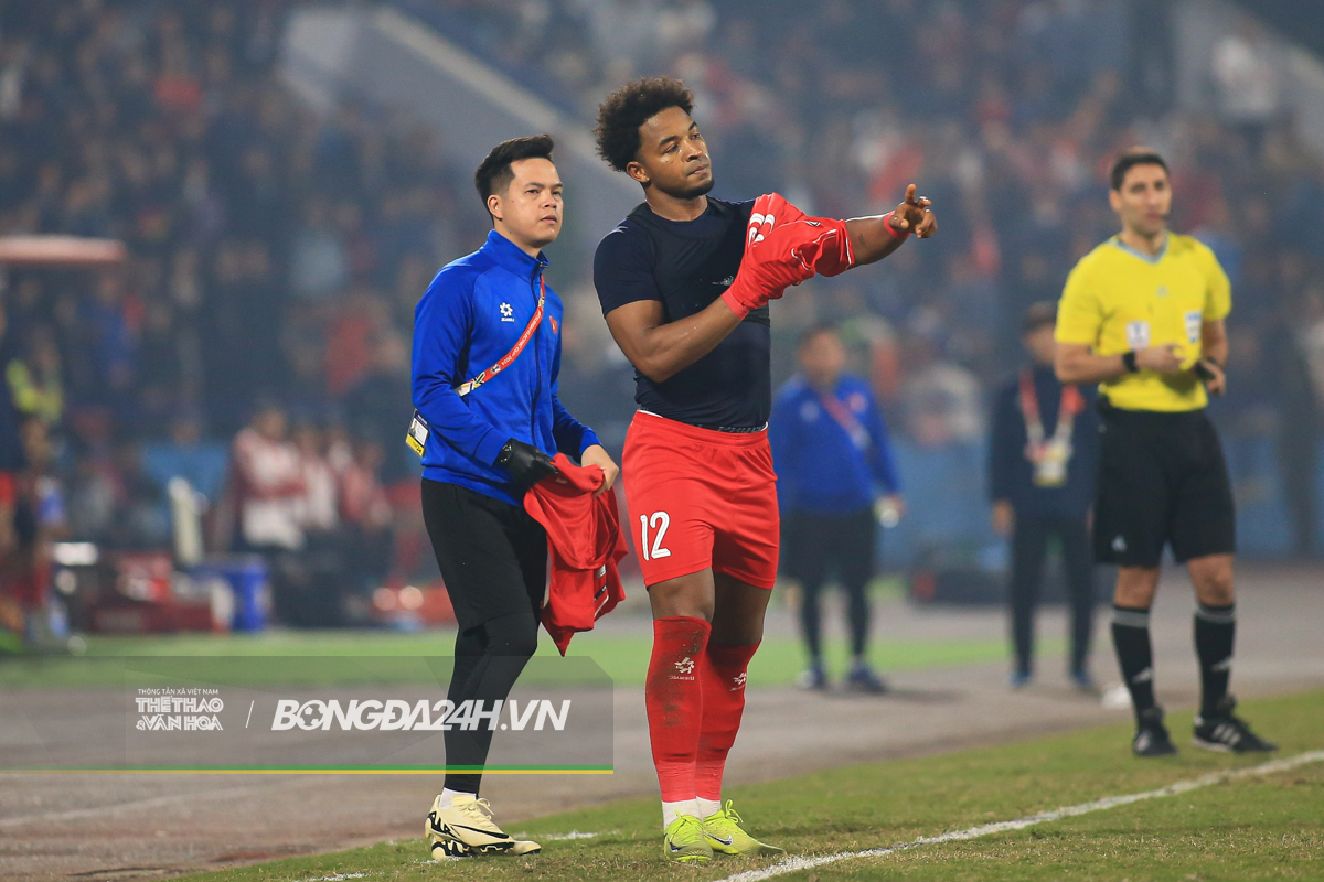 Xuân Son gặp sự cố trước khi ghi bàn cho tuyển Việt Nam 4