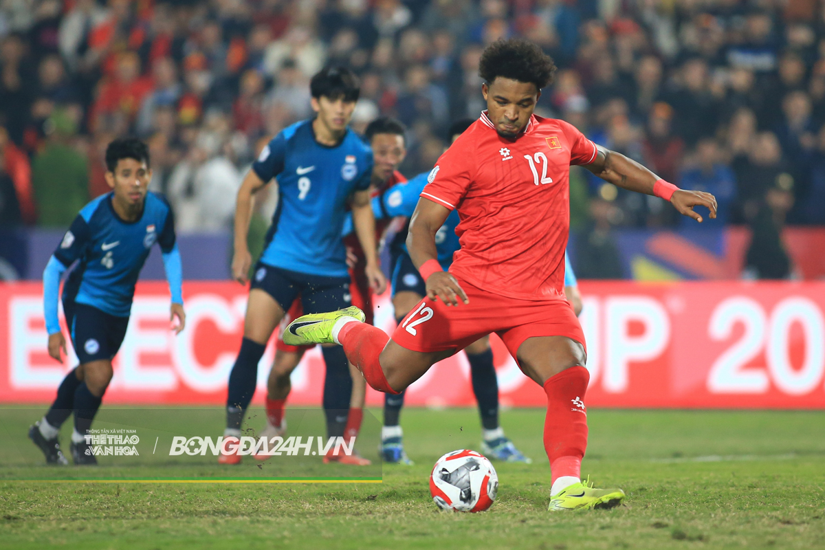 Xuân Son gặp sự cố trước khi ghi bàn cho tuyển Việt Nam 5