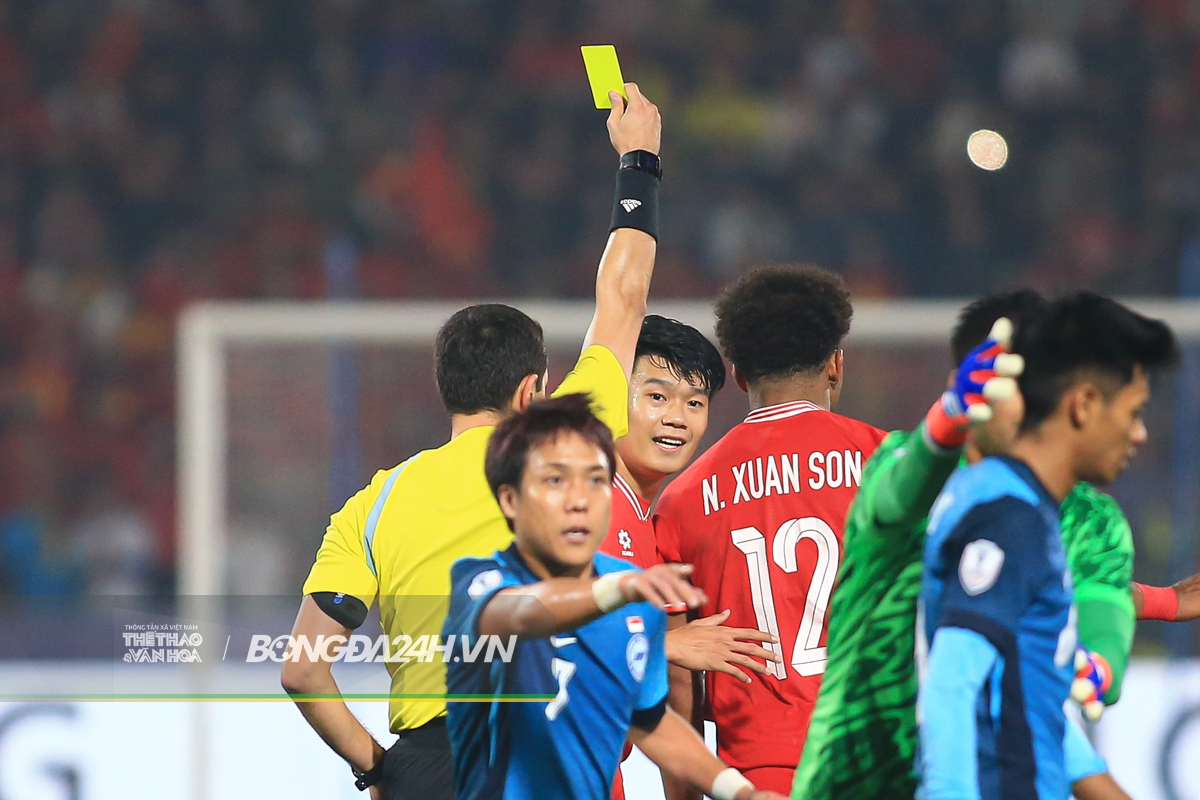 Xuân Son gặp sự cố trước khi ghi bàn cho tuyển Việt Nam 7