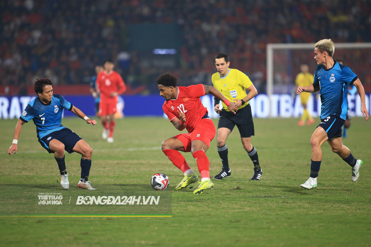 Xuân Son gặp sự cố trước khi ghi bàn cho tuyển Việt Nam 8