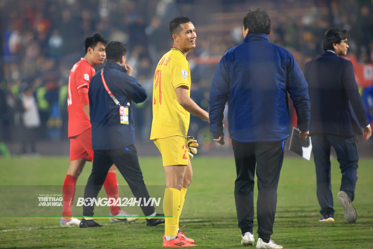 Hai tháng để HLV Kim Sang Sik làm mới ĐT Việt Nam 2