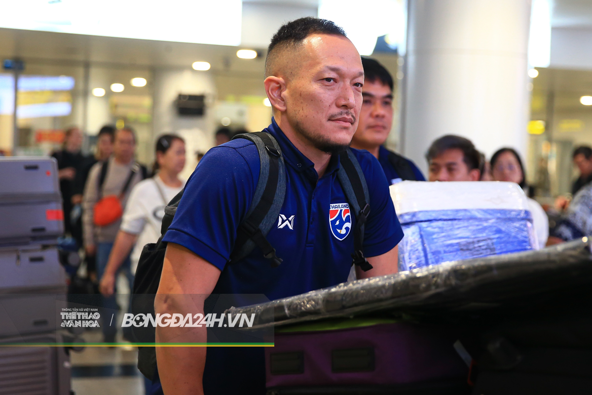 Hành động đầu tiên của HLV Masatada Ishii khi cập bến Nội Bài 2