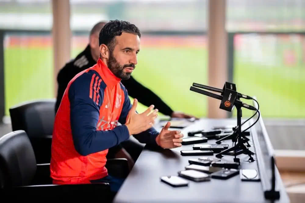 Liệu gánh xiếc Man United có thực sự tệ đến mức phải đua trụ hạng 2