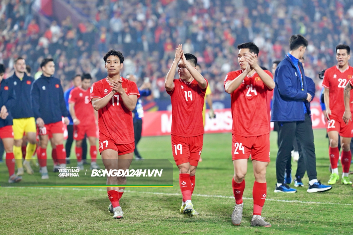 Xuân Son rạng rỡ sau chiến thắng của ĐT Việt Nam trước Thái Lan 4 Xuân Son rạng rỡ sau chiến thắng của ĐT Việt Nam trước Thái Lan 4