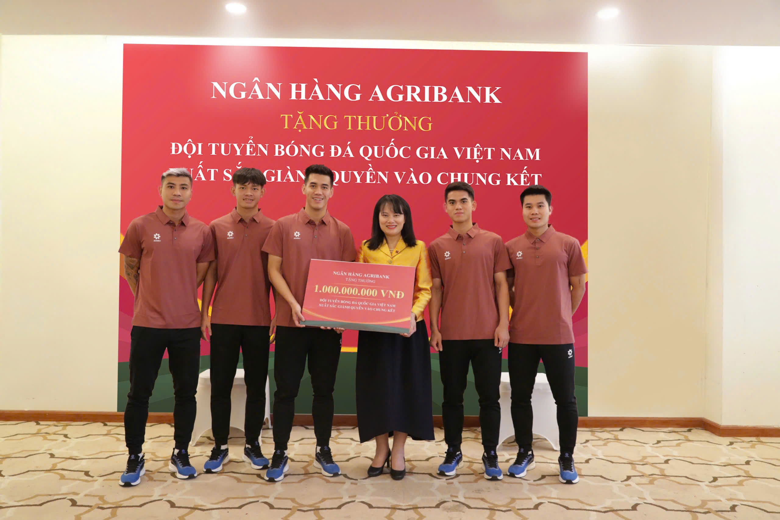 HLV Kim Sang Sik lập kỷ lục, ĐT Việt Nam được thưởng nóng tiền tỷ trước thềm chung kết AFF Cup 2024