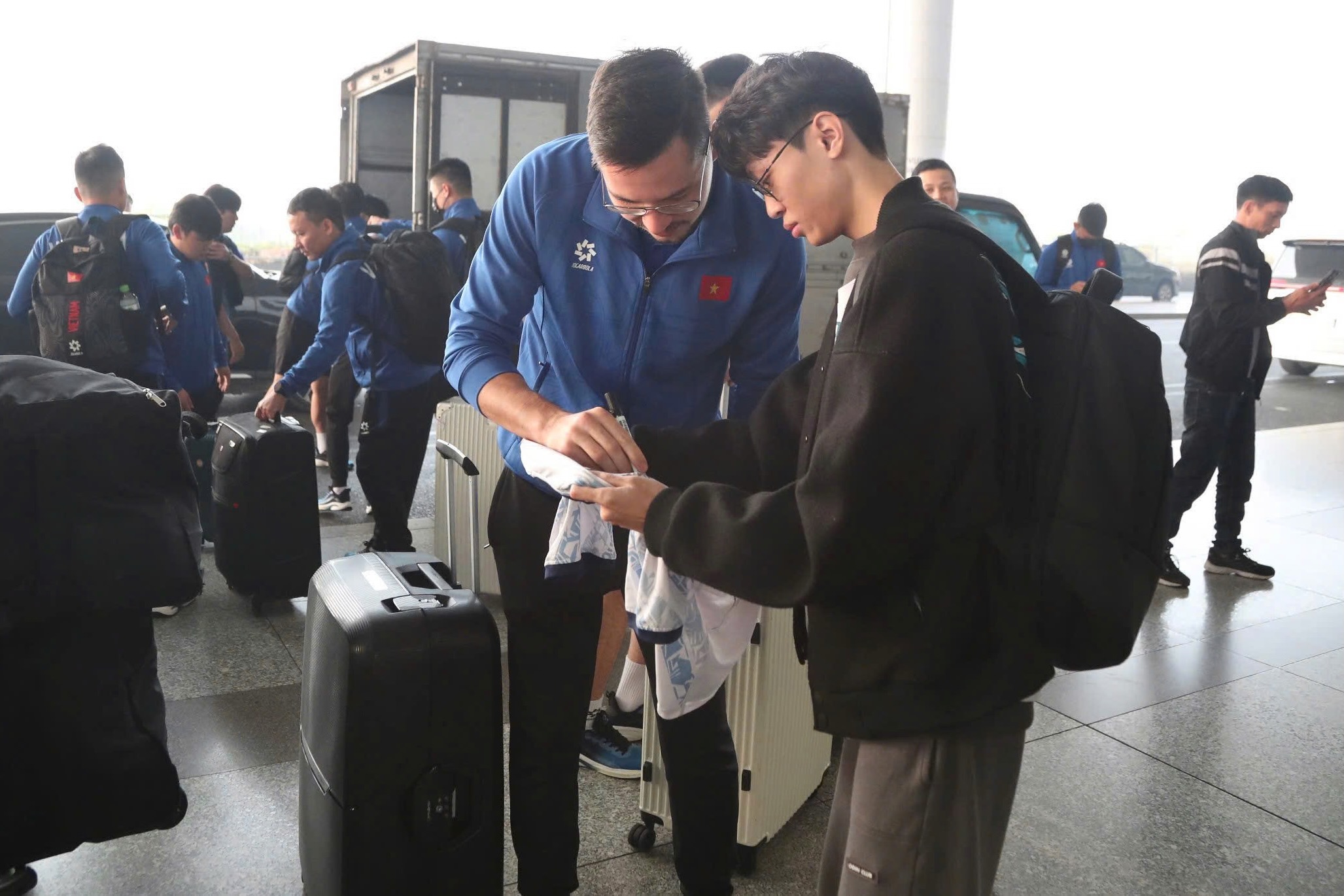 ĐT Việt Nam bay sang Bangkok còn sớm hơn ĐT Thái Lan 2