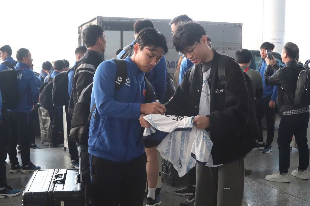 ĐT Việt Nam bay sang Bangkok còn sớm hơn ĐT Thái Lan 3