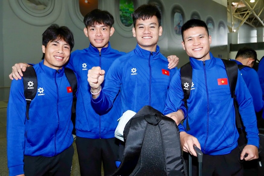 ĐT Việt Nam bay sang Bangkok còn sớm hơn ĐT Thái Lan 7