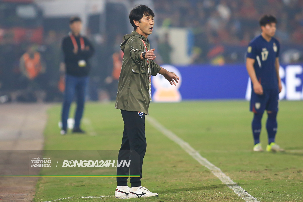 Ngày HLV Kim Sang Sik vượt qua ngọn núi Thái Lan 4