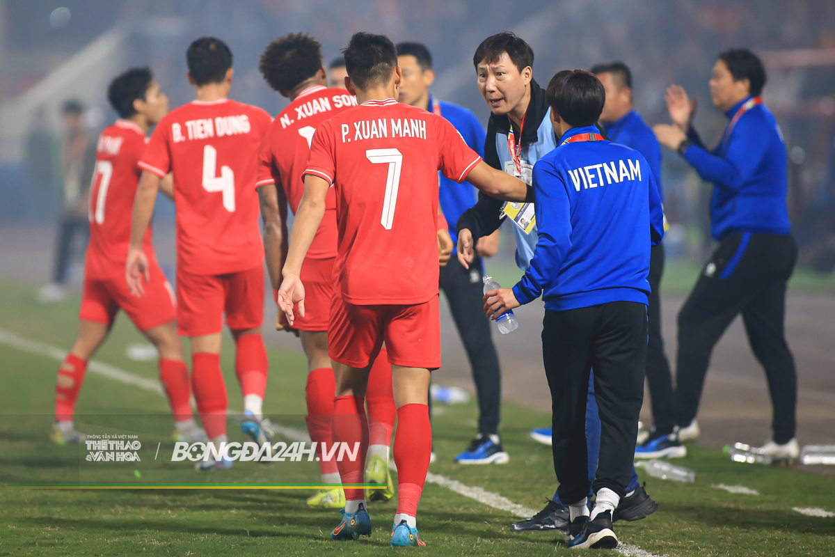 Ngày HLV Kim Sang Sik vượt qua ngọn núi Thái Lan 8