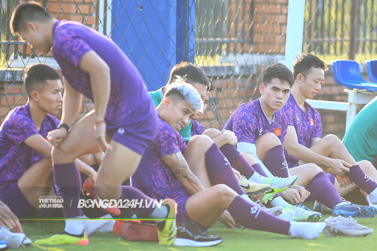 Tuyển Việt Nam chói mắt vì thời tiết tại Bangkok 5