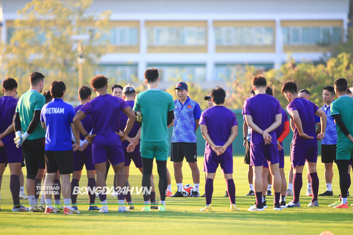 Tuyển Việt Nam chói mắt vì thời tiết tại Bangkok 6