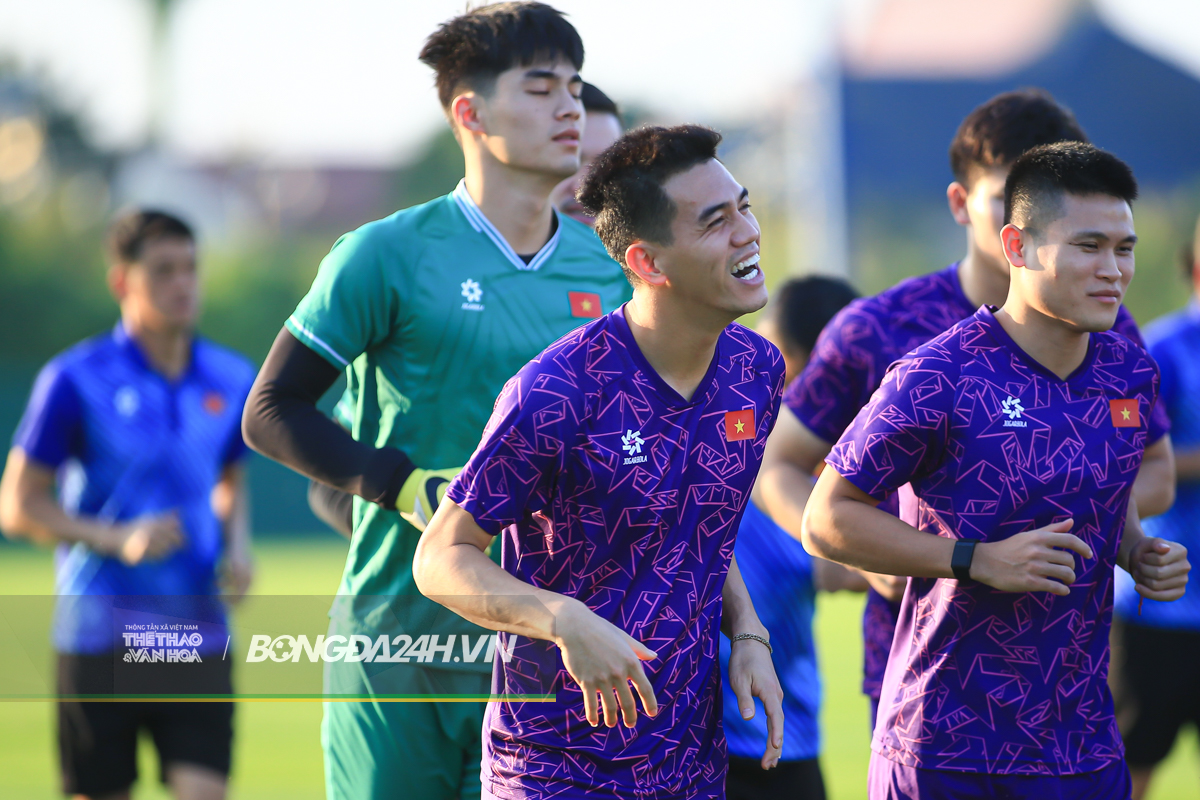 Tuyển Việt Nam chói mắt vì thời tiết tại Bangkok 7