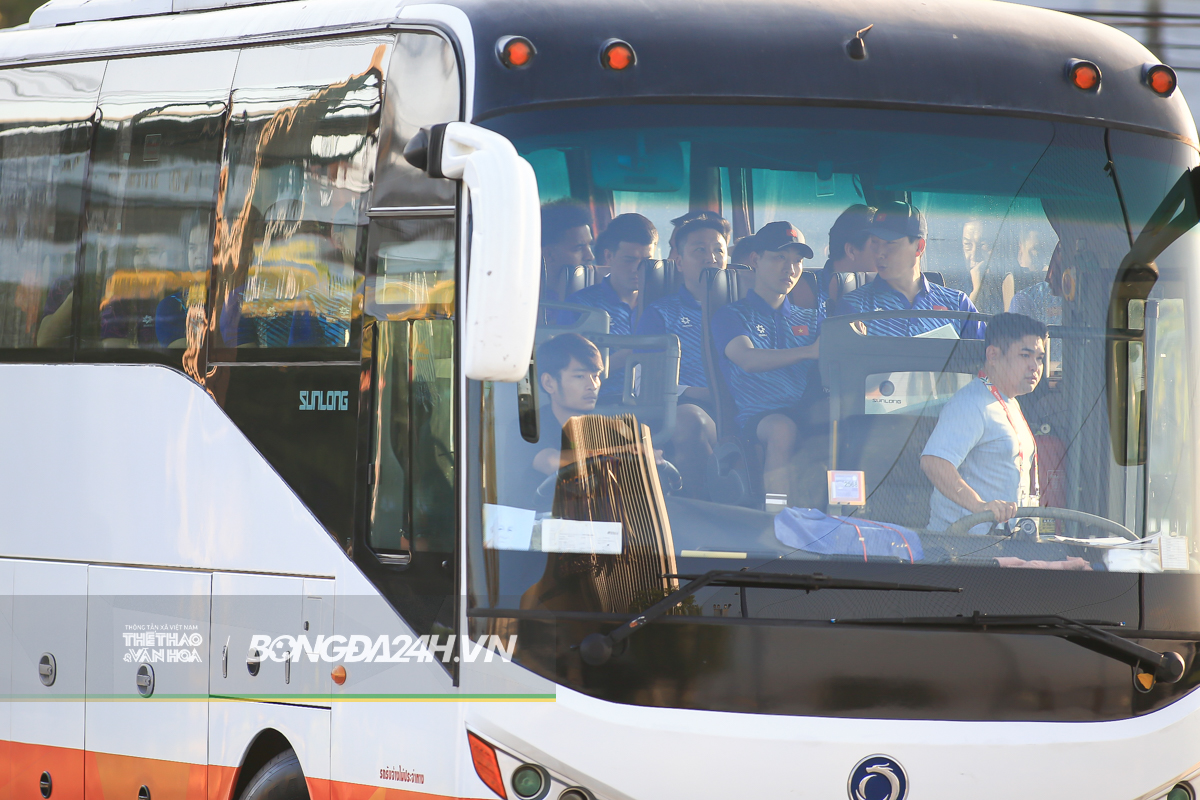 Tuyển Việt Nam chói mắt vì thời tiết tại Bangkok 1