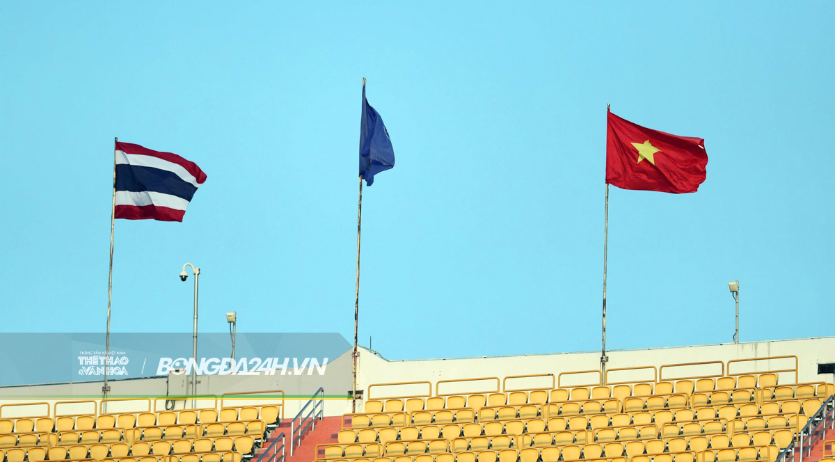 Rajamangala lung linh trong buổi tập chính thức của ĐT Việt Nam 4 Rajamangala lung linh trong buổi tập chính thức của ĐT Việt Nam 4