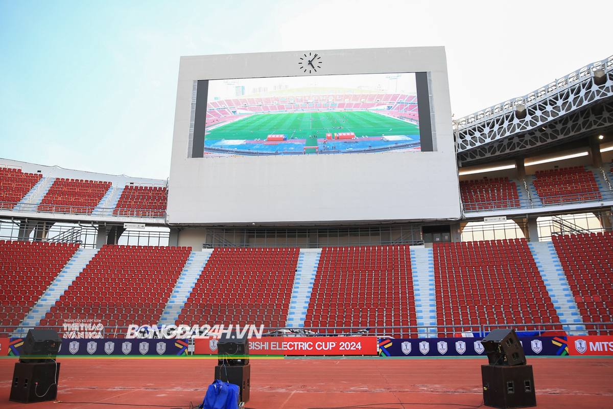 Rajamangala lung linh trong buổi tập chính thức của ĐT Việt Nam 7 Rajamangala lung linh trong buổi tập chính thức của ĐT Việt Nam 7