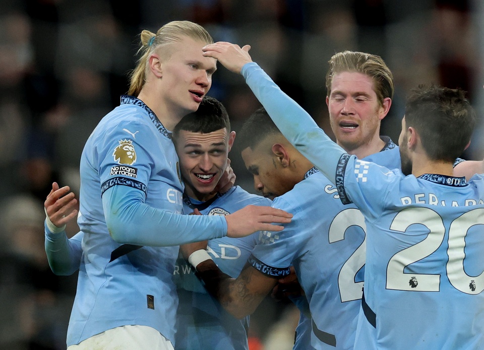 2025_01_04T162149Z_167078037_UP1EL1419GB1L_RTRMADP_3_SOCCER_ENGLAND_MCI_WHU_REPORT