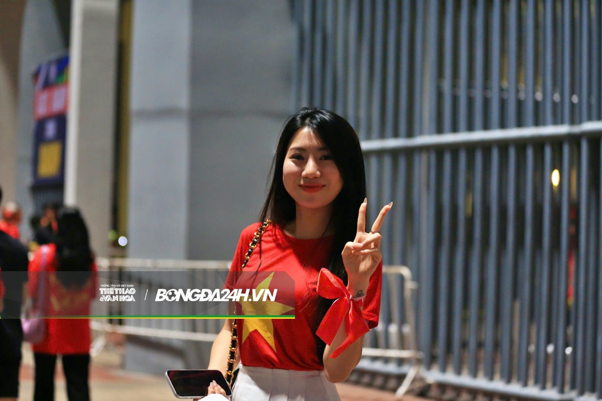 CĐV nhuộm đỏ SVĐ Rajamangala, tiếp lửa thầy trò HLV Kim Sang Sik 3