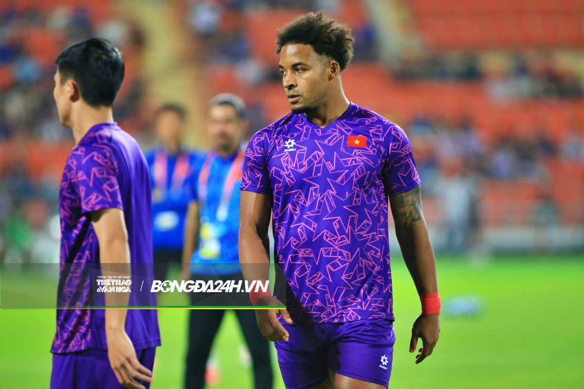 CĐV nhuộm đỏ SVĐ Rajamangala, tiếp lửa thầy trò HLV Kim Sang Sik 7