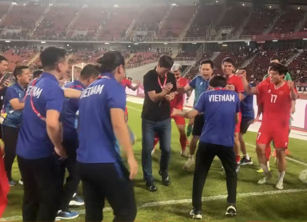 HLV Kim Sang Sik tiếc nuối một điều sau chức vô địch ASEAN Cup 2024 1 HLV Kim Sang Sik tiếc nuối một điều sau chức vô địch ASEAN Cup 2024 1