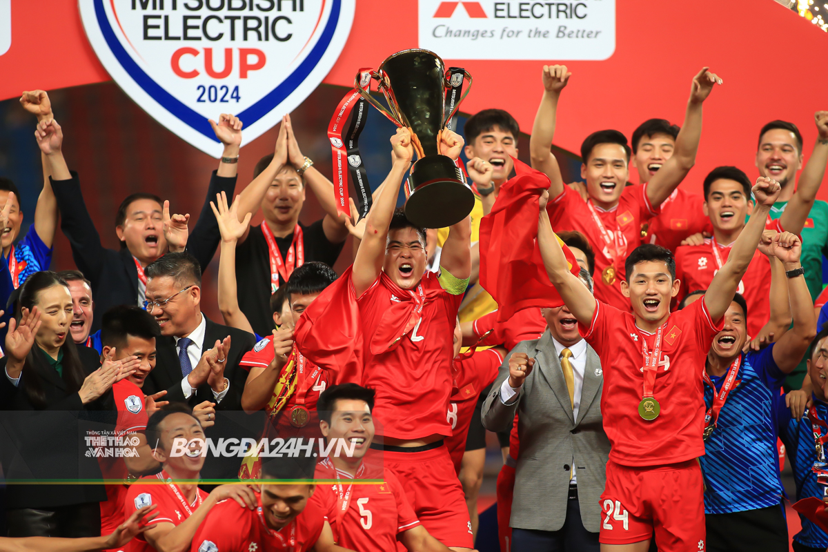 Nhìn lại cú hattrick danh hiệu của HLV Kim Sang Sik trong năm 2025 10