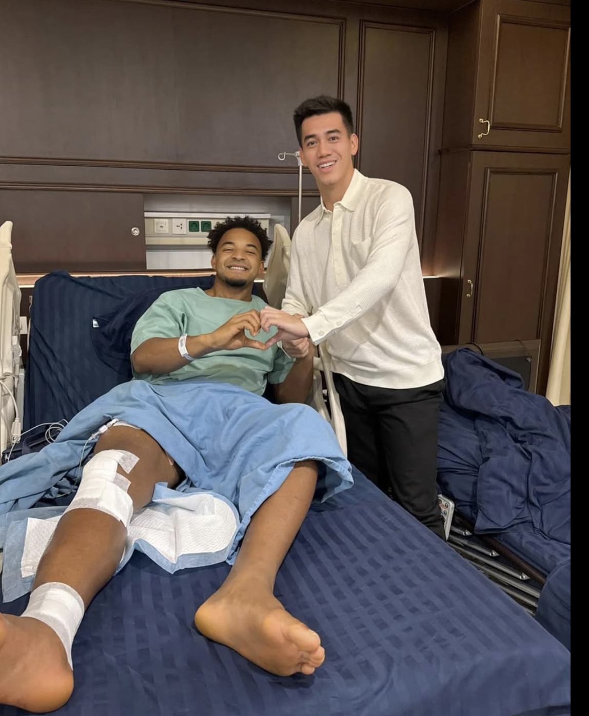 Anh Thể Nguyễn Tiến Linh vào viện động viên tiền đạo Xuân Son 1