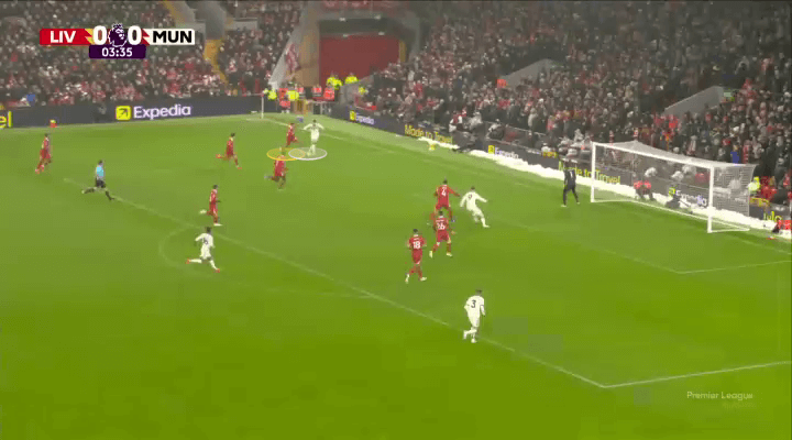 Mổ băng Liverpool 2-2 Man Utd Vai trò khác thường của Bruno Fernandes và sự vất vả của Trent Alexander-Arnold 9