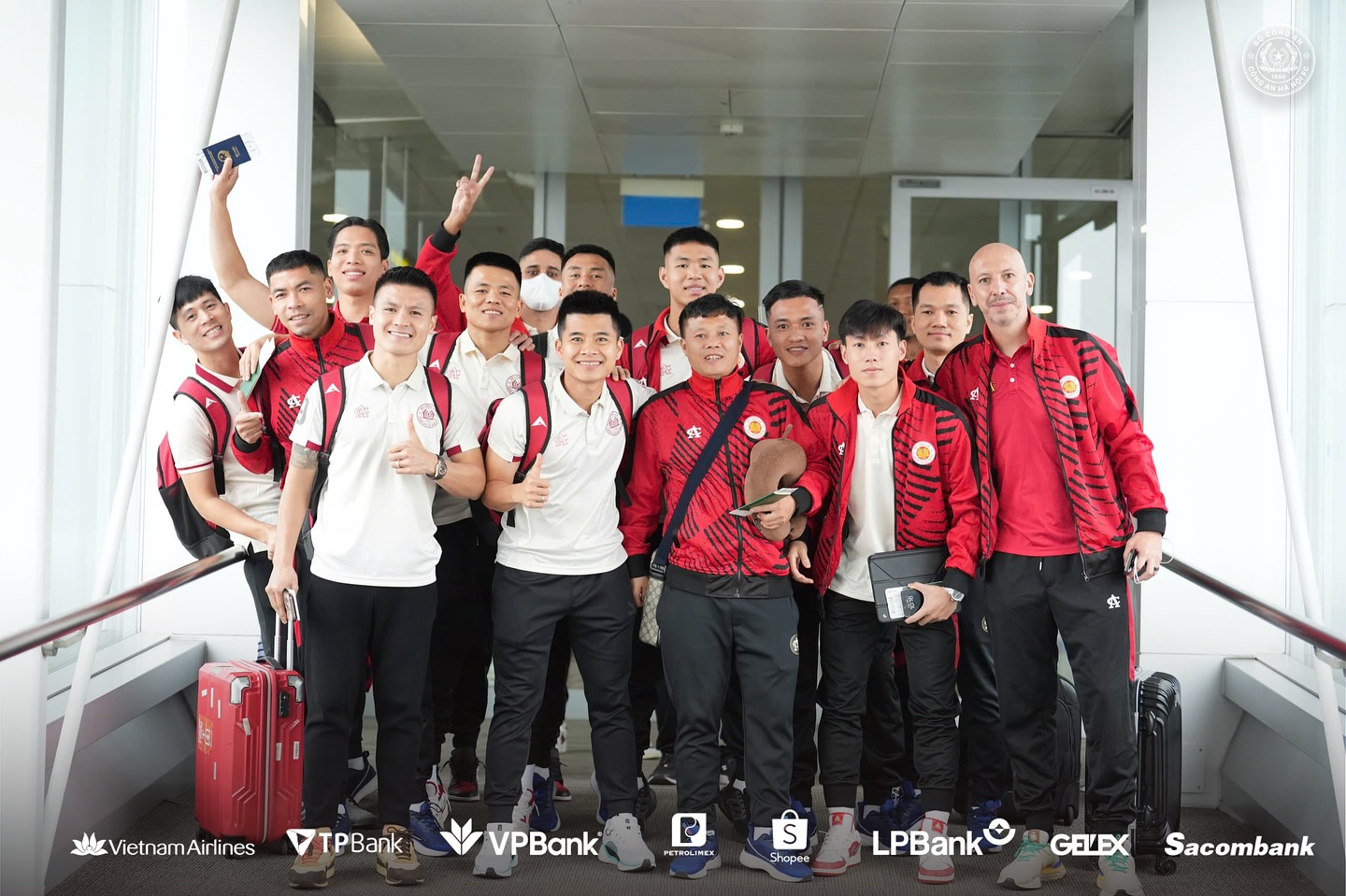 Quang Hải cùng đồng đội sang Philippines Quang Hai cung dong doi sang Philippines