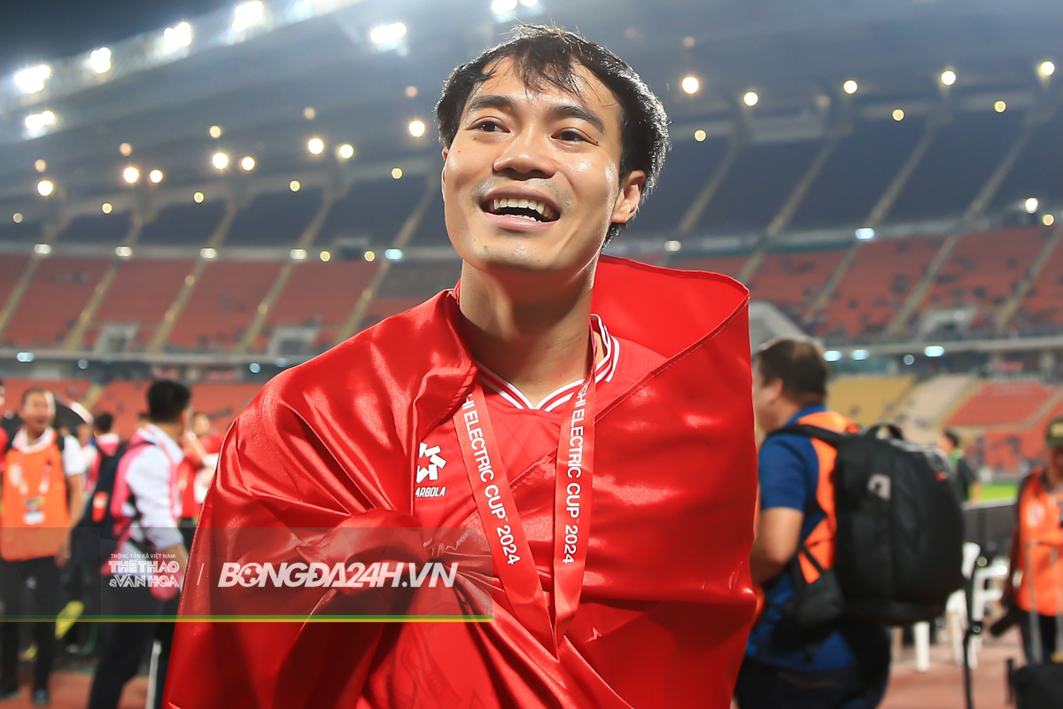 Văn Toàn nghỉ thi đấu nửa năm 1 Văn Toàn nghỉ thi đấu nửa năm 1