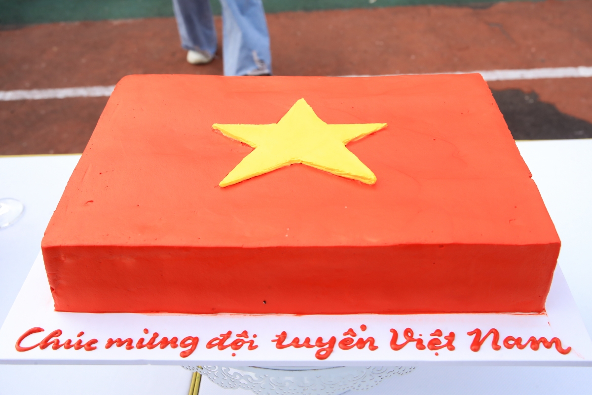 Dàn sao CLB Hà Nội khoe danh hiệu ASEAN Cup 1