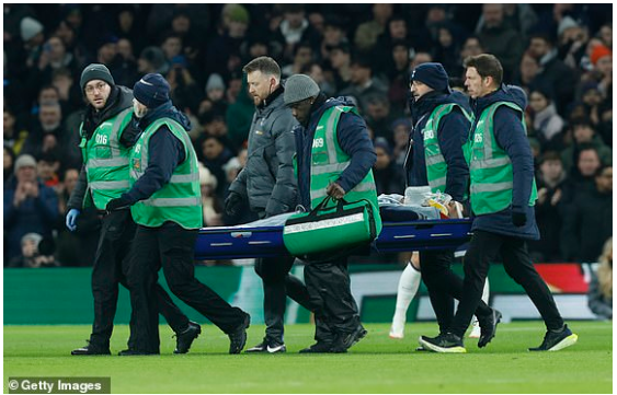 Rodrigo Bentancur bất tỉnh và rời sân sớm trước Liverpool 1