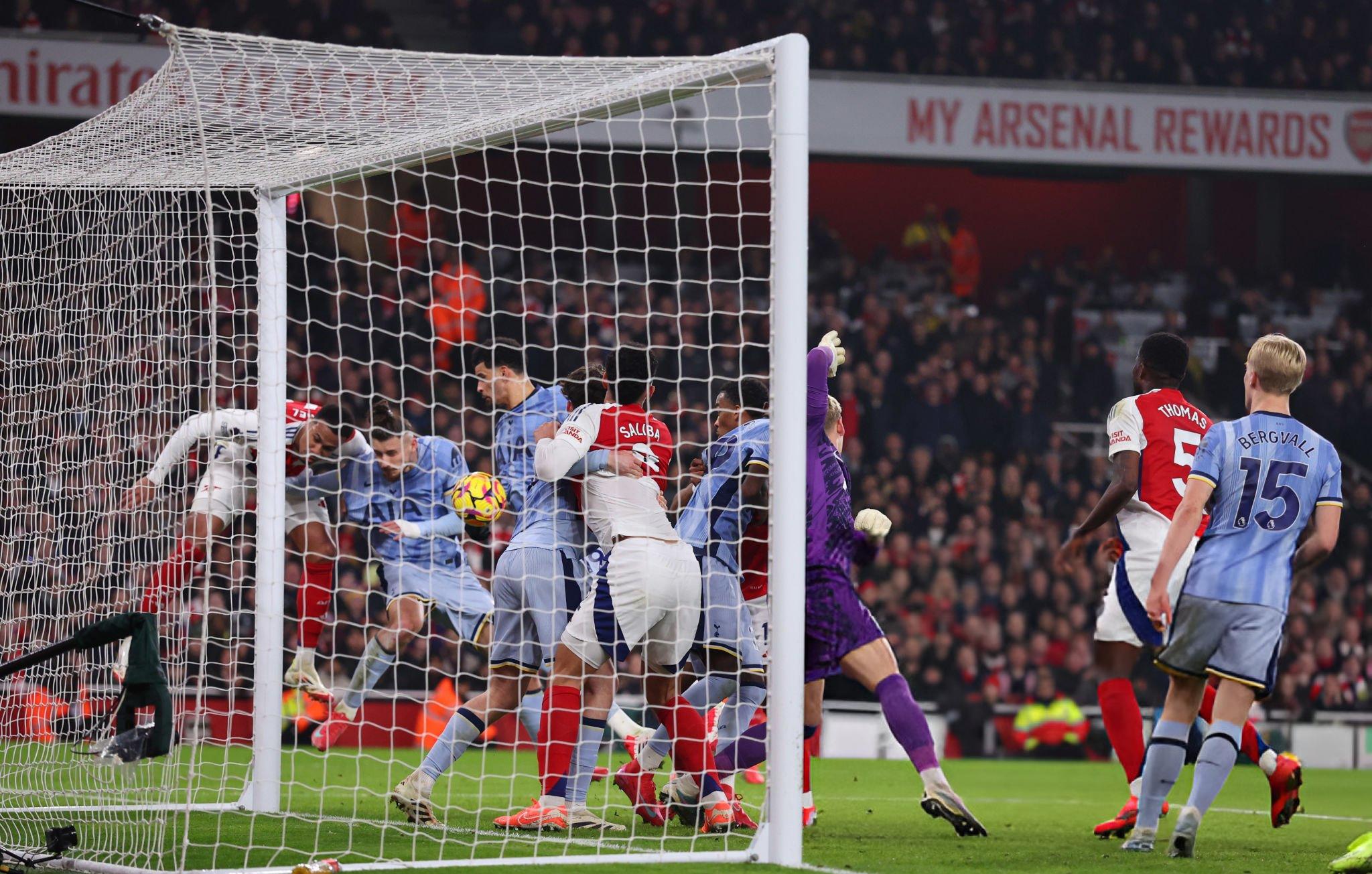 Rốt cuộc Tottenham là đội bóng đen đủi hay ngây thơ đến khó tin 1