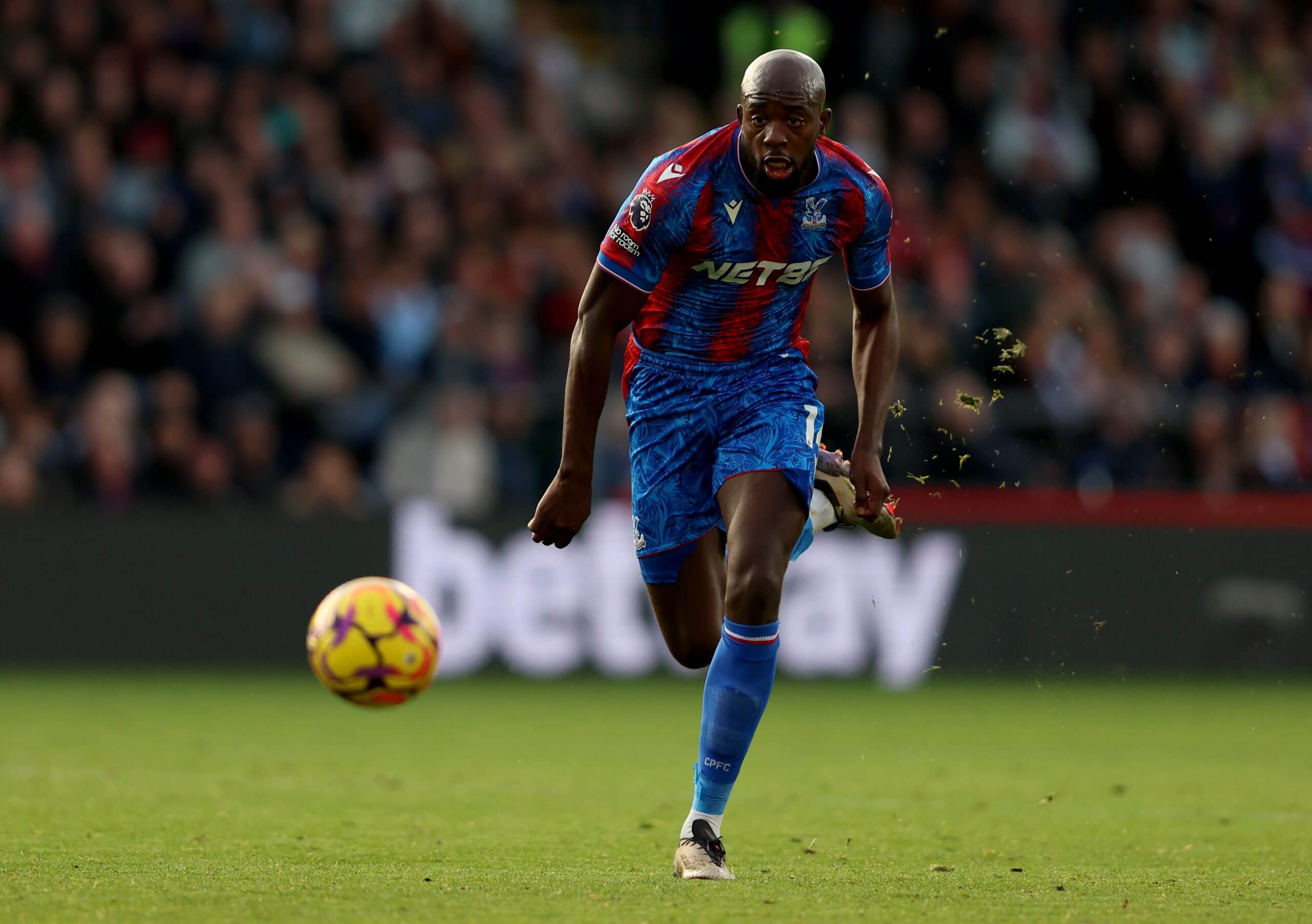 Tầm quan trọng của những pha chạy vòng sau hậu vệ đối phương 6