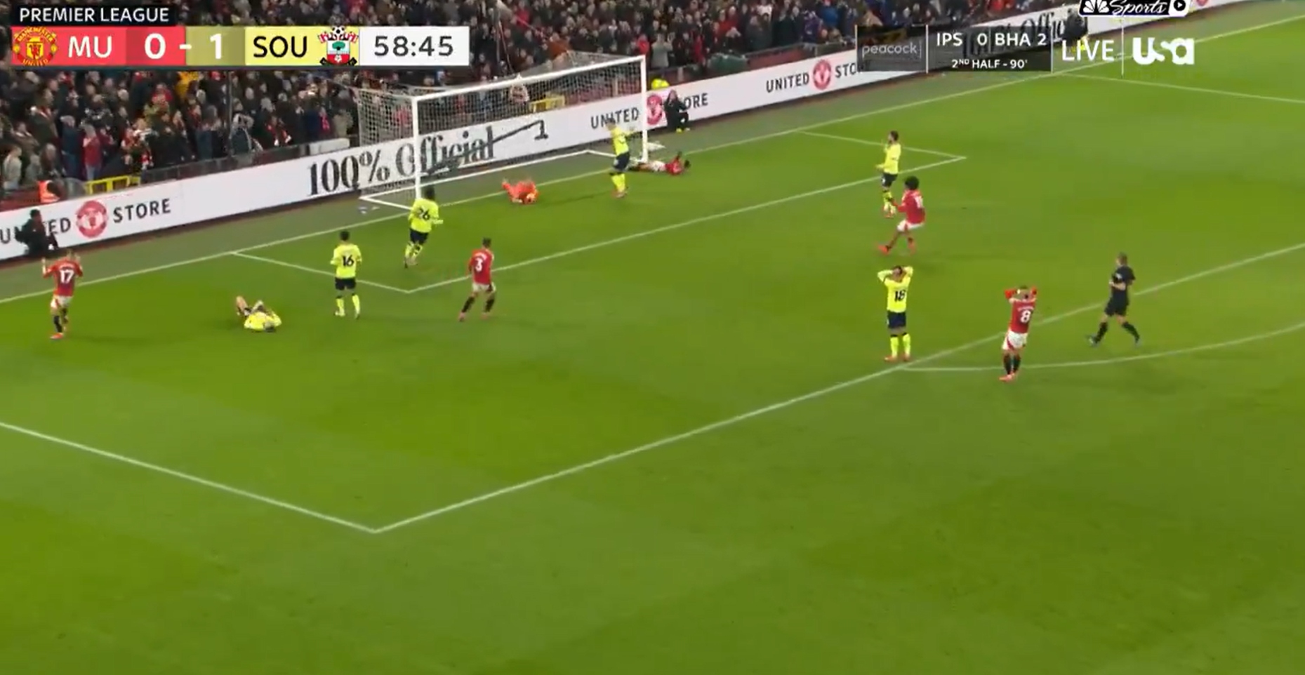 Nhưng lại dứt điểm đúng vào vị trí của thủ môn bên phía Southampton. Nhung lai dut diem dung vao vi tri cua thu mon ben phia Southampton.