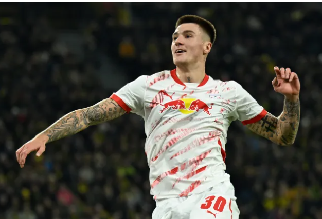 Benjamin Sesko là mục tiêu hàng đầu của Arsenal. Benjamin Sesko la muc tieu hang dau cua Arsenal.