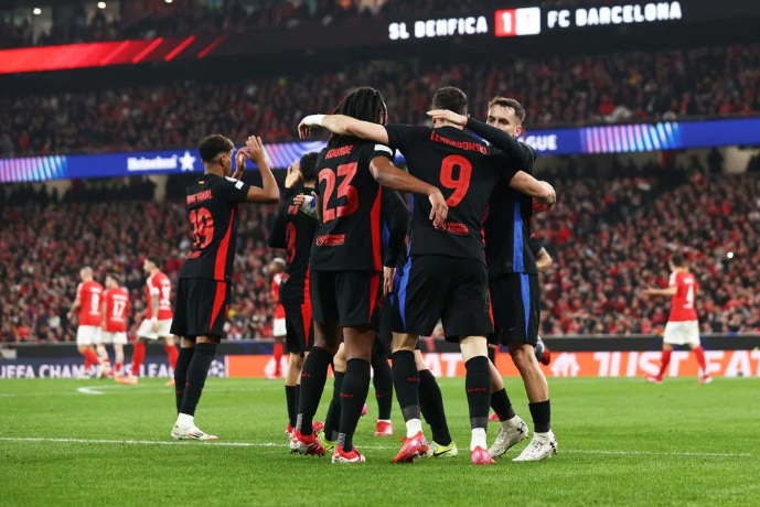Thủ môn Benfica mắc sai lầm khó tin trước Barca 5