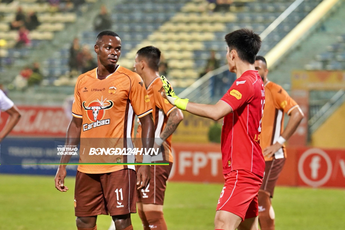 Thủ môn trẻ nhất ĐT Việt Nam tại ASEAN Cup 2024 ghi điểm 5