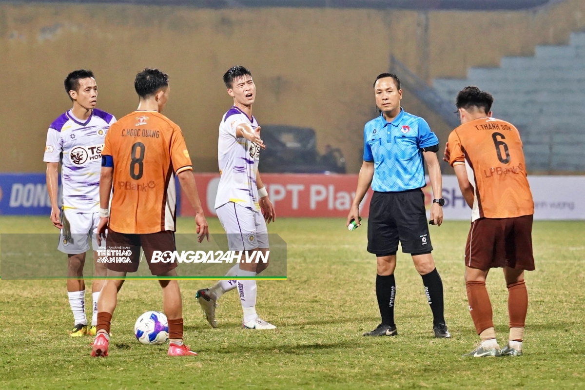 Thủ môn trẻ nhất ĐT Việt Nam tại ASEAN Cup 2024 ghi điểm 3