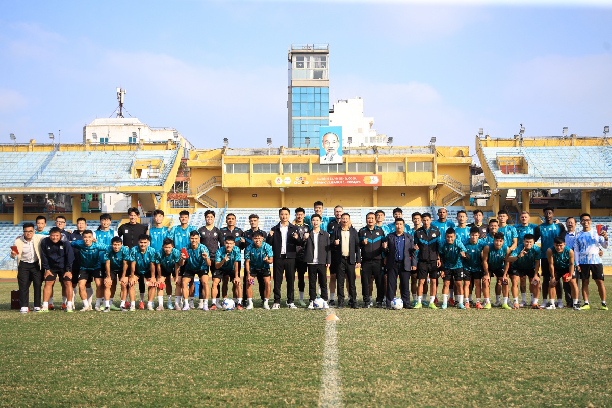 Phản ứng của Duy Mạnh, Xuân Mạnh trong ngày Hà Nội FC ra mắt HLV 3