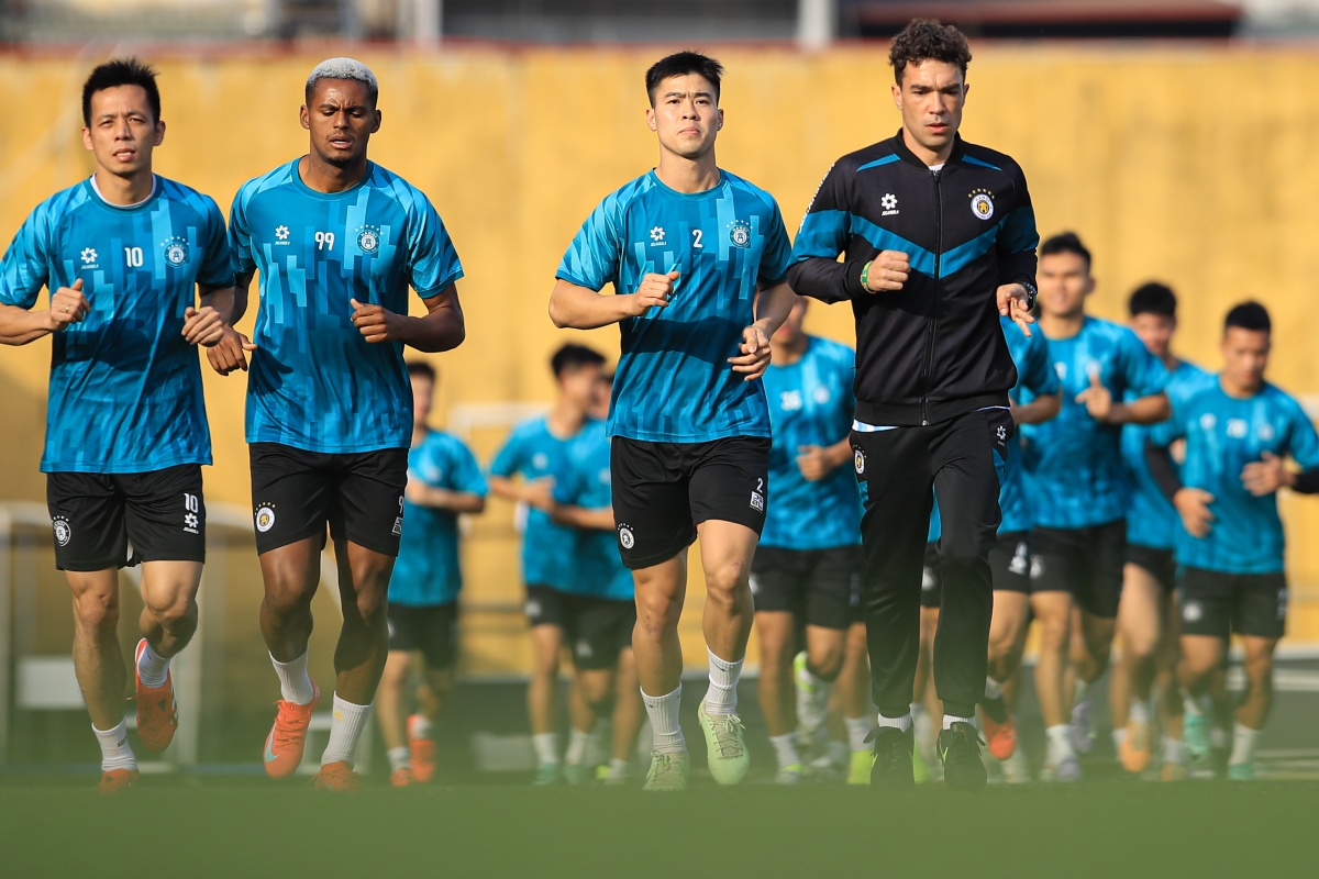 Phản ứng của Duy Mạnh, Xuân Mạnh trong ngày Hà Nội FC ra mắt HLV 2