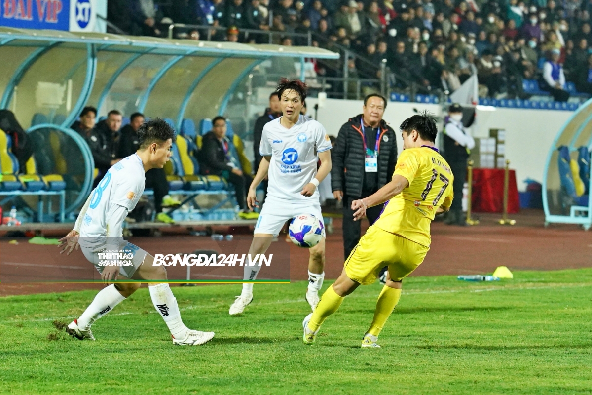 Màn ra mắt không như ý của HLV Hoàng Văn Phúc 9