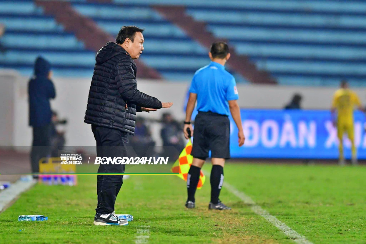 Màn ra mắt không như ý của HLV Hoàng Văn Phúc 1
